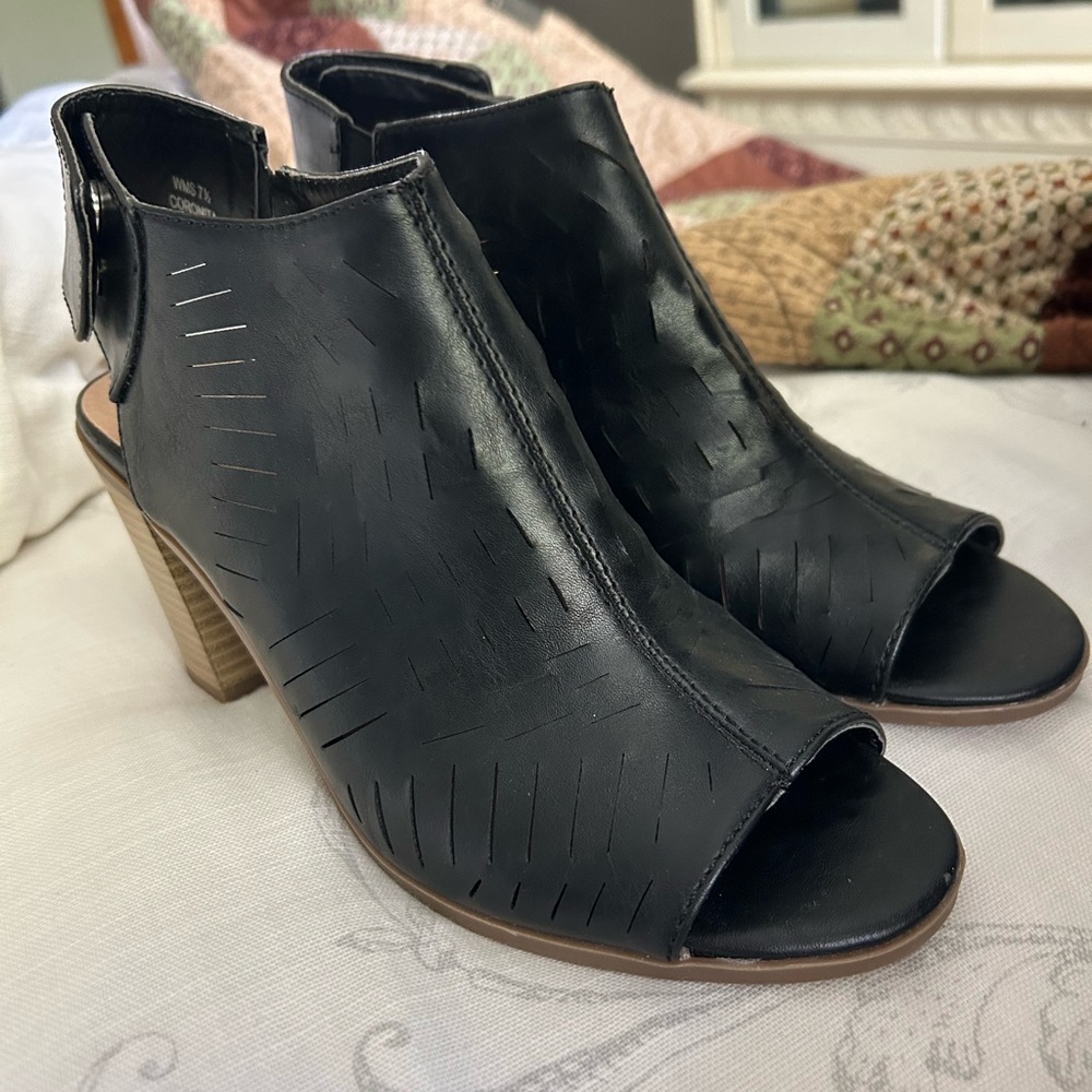 Adorable heels!